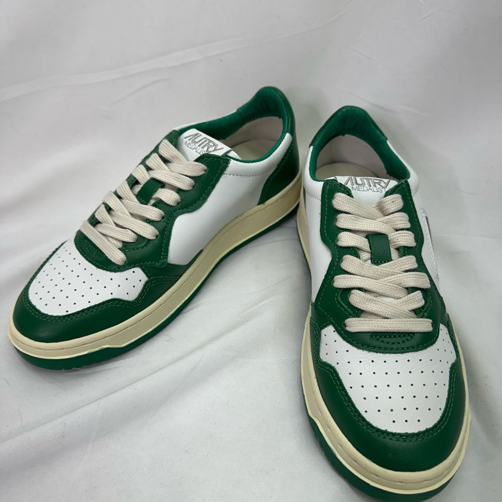 Reposhed - Autry Medalist Low Top Sneaker In Green & White, Size Eur 38/Us 7
